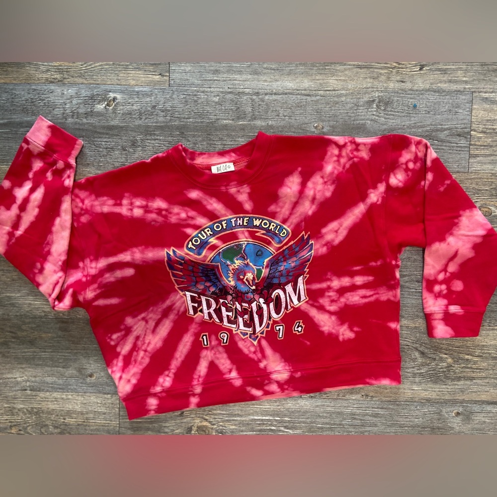 NEW Wst Cst Tour of the World Freedom 1974 Red Tie-Dye Crop Sweatshirt Small